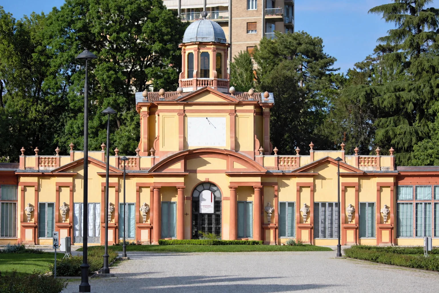 La Palazzina Vigarani e il viale dei Giardini Ducali di Modena